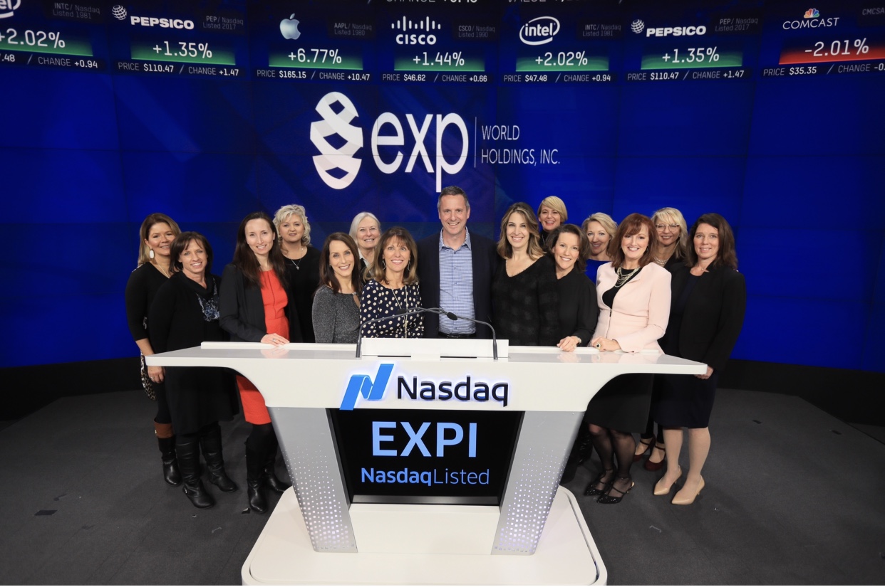 Renee Funk with the eXp team at the NASDAQ closing bell